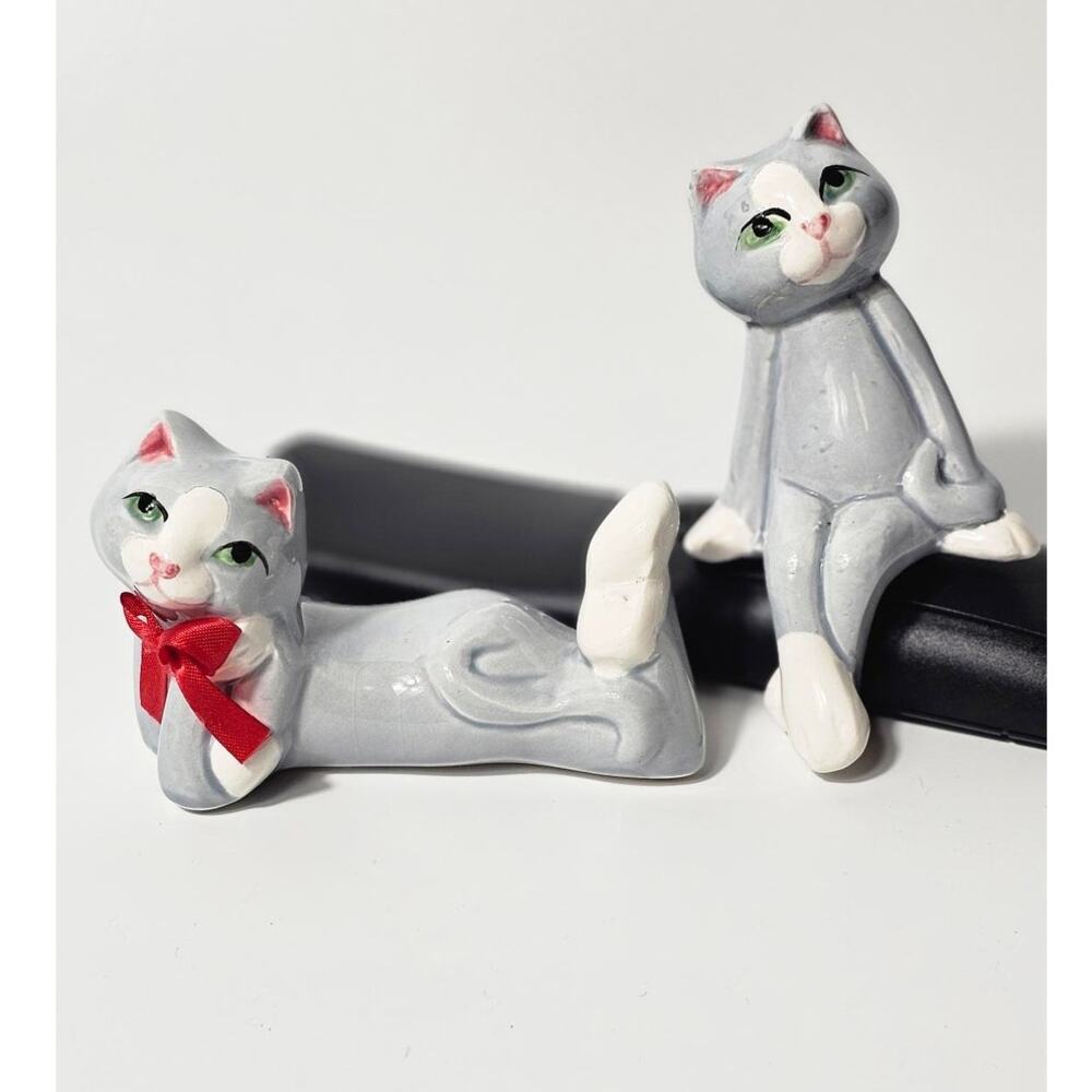 Pair of Shelf Sitting Cats Gray White Ceramic with Red Bow. Taiwan. Vintage